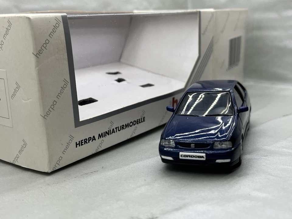 🇺🇦 Asiento 1/43 Córdoba Herpa Azul Foto 2 de 4