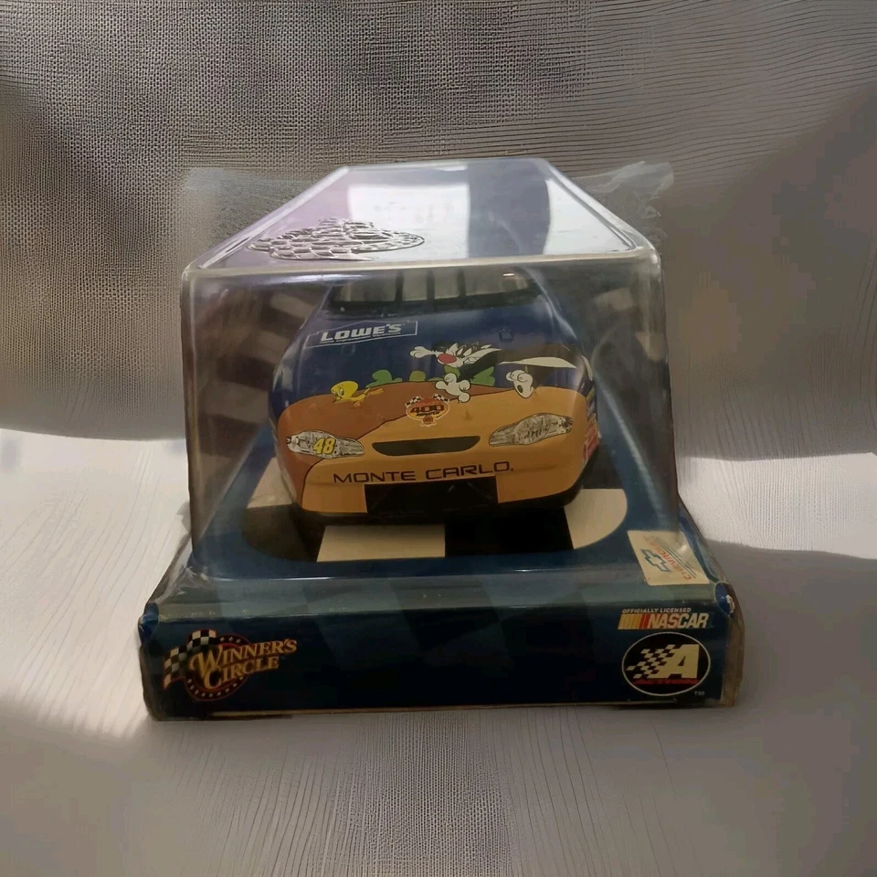 Acción 1/24 Jimmie Johnson #48 Lowe's Looney Tunes 2002 revancha Monte Carlo Foto 2 de 4