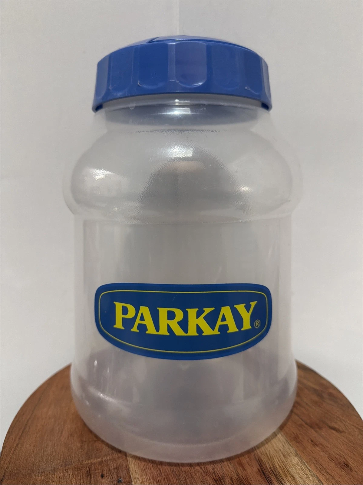 Rubbermaid Parkay Servin’ Saver Large Container Jug with Handle on Lid