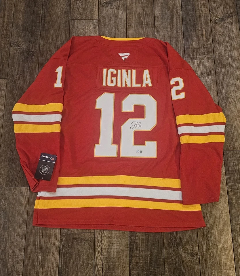 Camiseta deportiva firmada por Jerome Iginla Calgary Flames Fanatics con certificado Beckett Foto 2 de 4