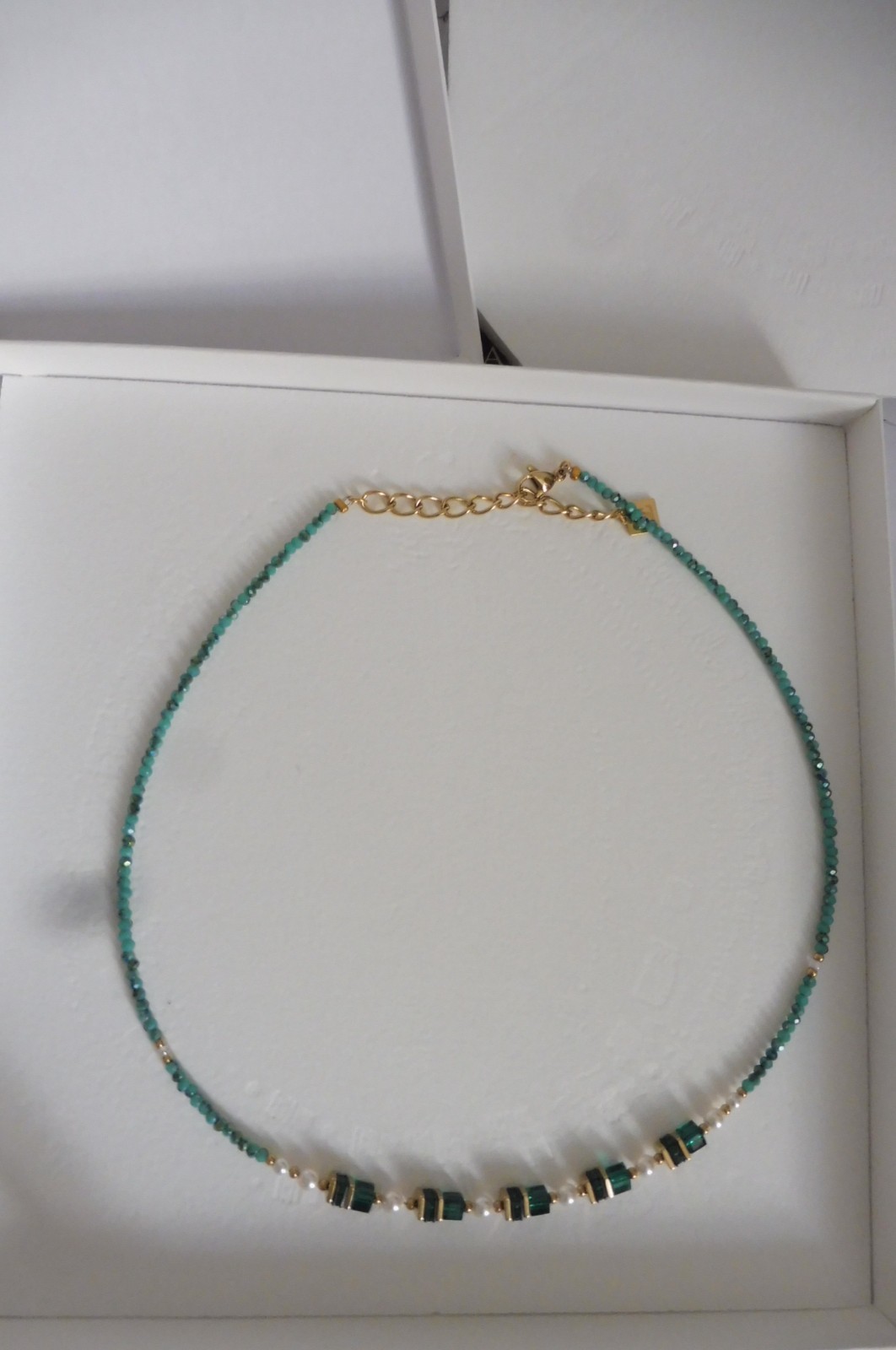 Collier Coeur de Lion Geocube vert émeraude pour vos soirées chic