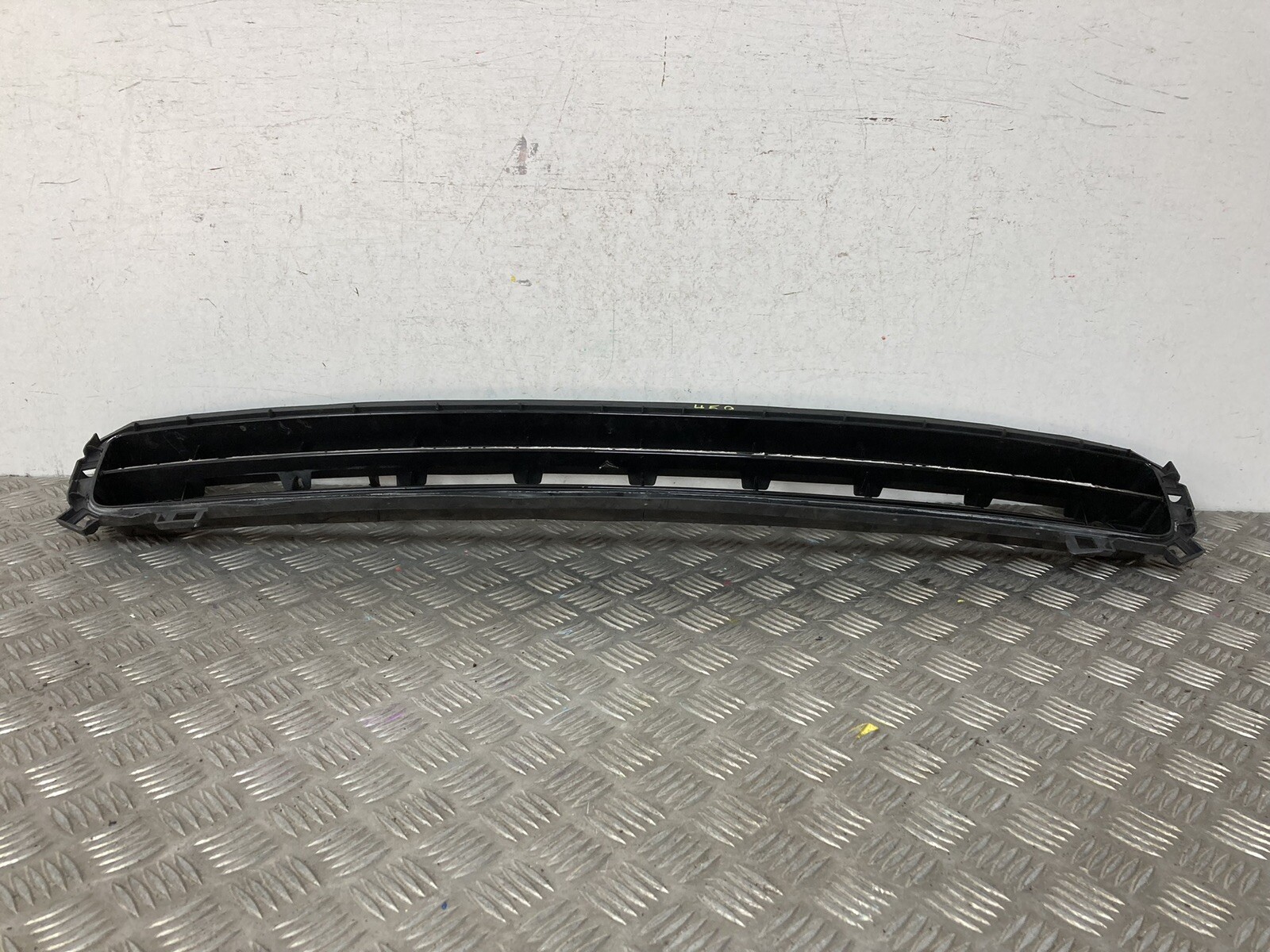 Fits VOLKSWAGEN TRANSPORTER Front Bumper Centre Grille 2010-2015