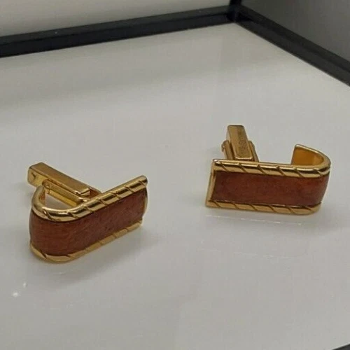 VTG Men's Swank Gold-Tone Leather Curved Cufflinks Foto 2 de 4
