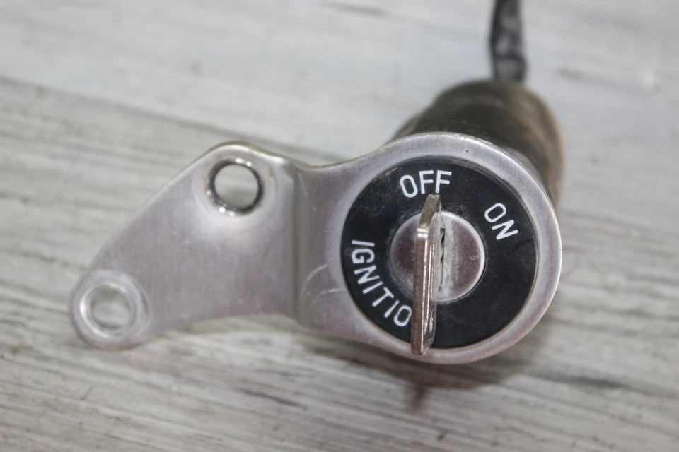 Interruptor de llave de encendido Suzuki Drz400e 2001 Foto 2 de 4