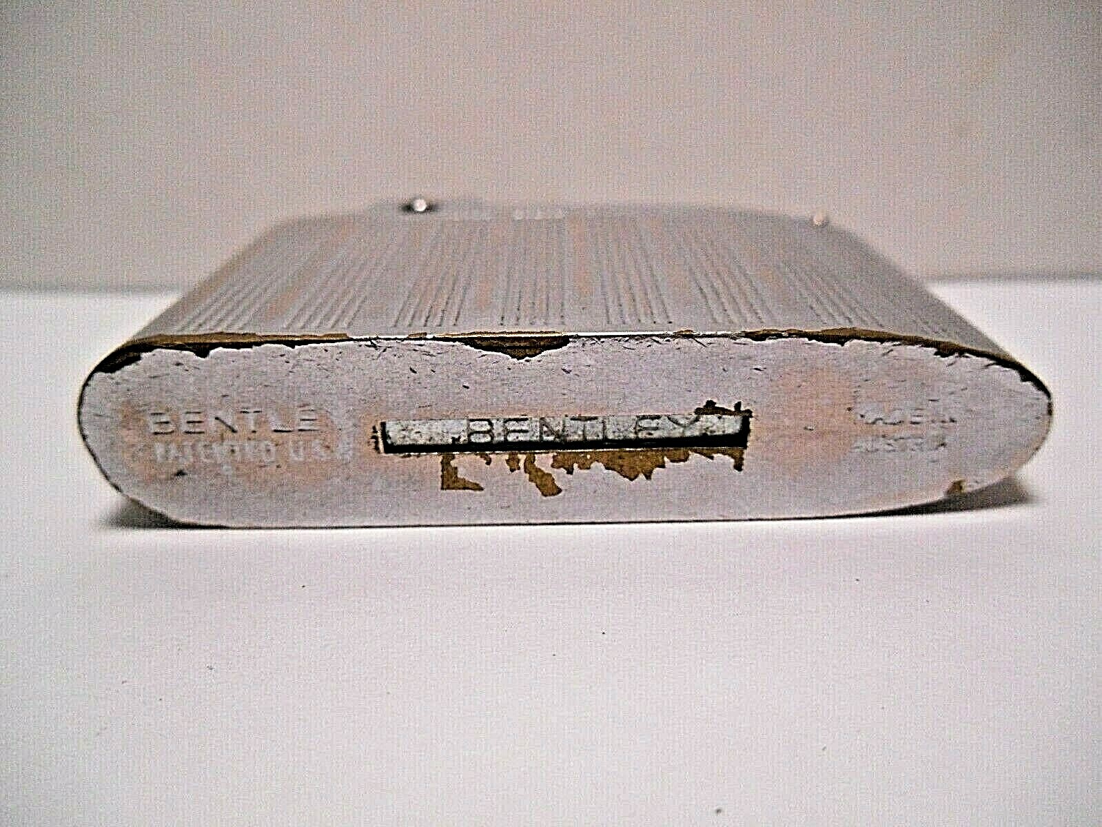 VINTAGE BENTLEY CHROME BUTANE TANK CIGARETTE LIGHTER. SPARKS BUT TANK EMPTY!