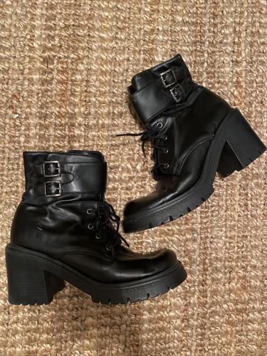 chunky platform boots 90s
