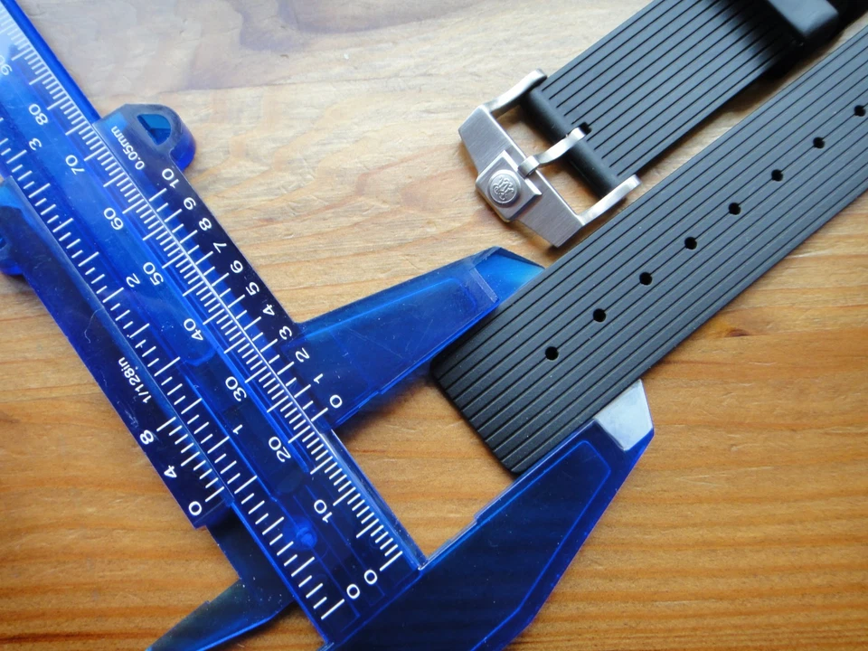 Pulsera correa de goma genuina Ball Engineer Hydrocarbon Spacemaster DM2036A Foto 3 de 4