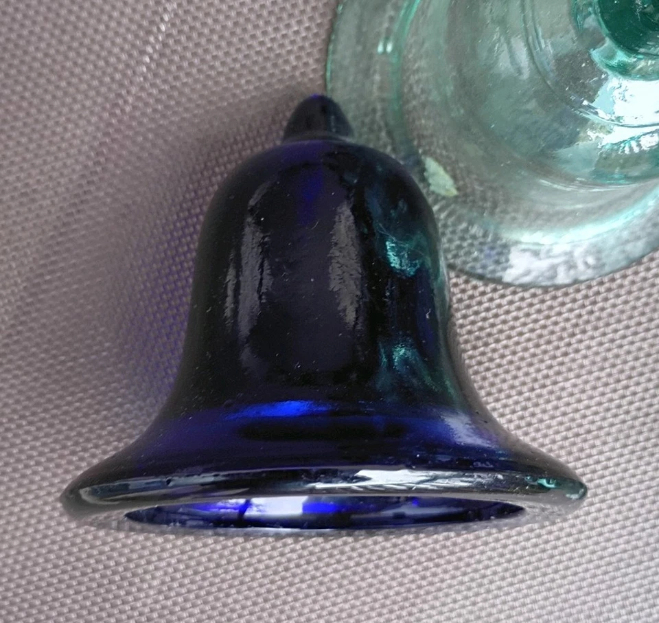 "Lote de 6 campanas campana de jardín de vidrio verde y azul pequeño 4""x4"" soplado a mano" Foto 4 de 4