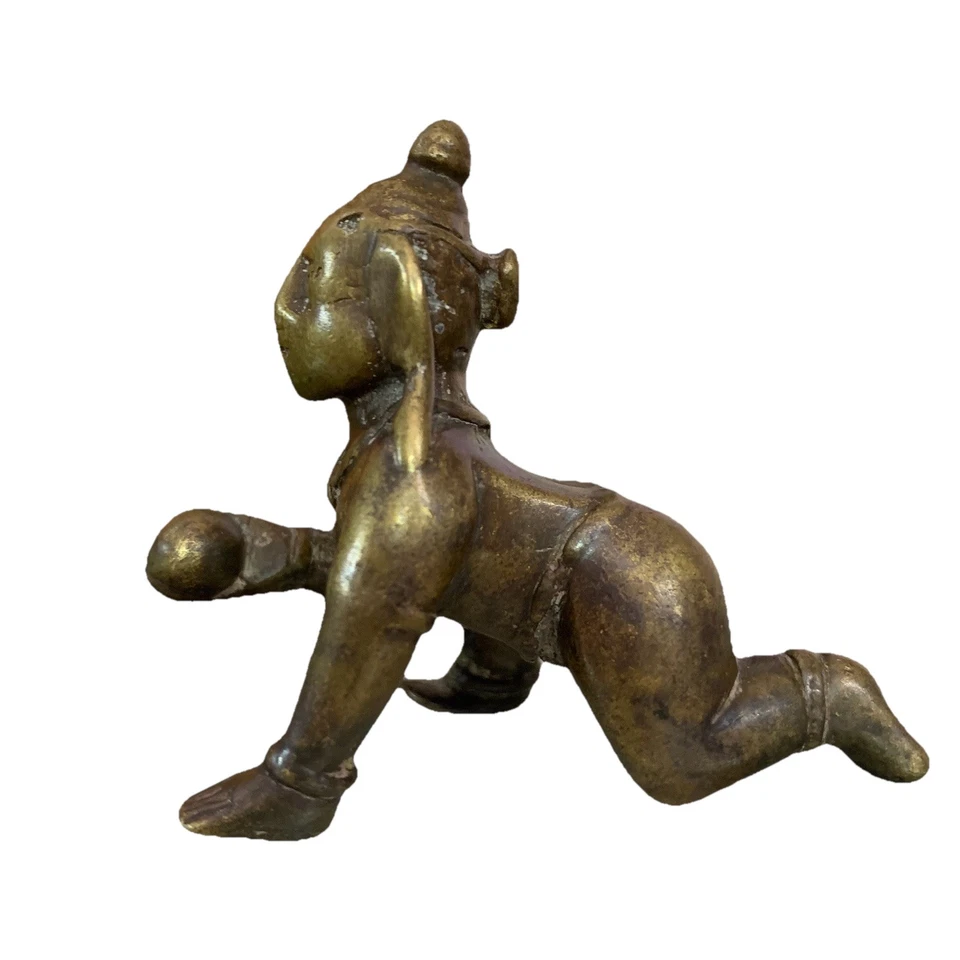 Estatua tribal de latón antigua o antigua del siglo XVIII de Laddu Gopal el bebé Krishna. Foto 2 de 4