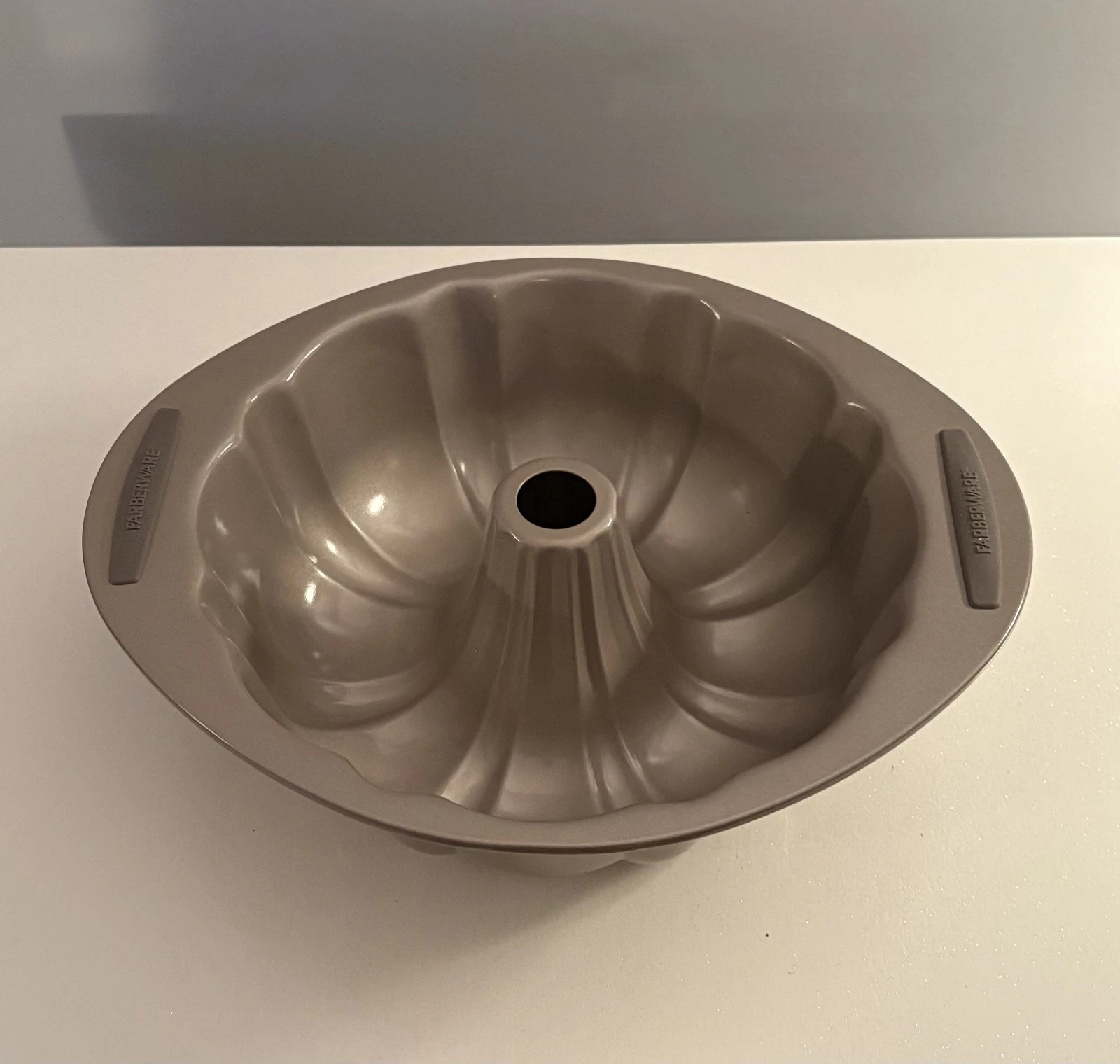 **FARBERWARE**BUNDT PAN**LIGHT*BROWN*GRAY*ROUND*BAKEWARE*CAKE*DESSERT**NEW**NWOB
Opens in a new wind