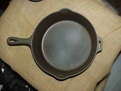 Sm Block Logo Griswold/Erie - #2528 - Size 8 - Hinged - Cast Iron Deep Skillet