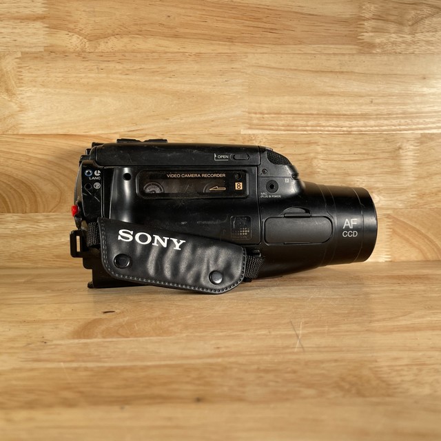Sony Handyman CCDFX340 Video 8 Camera 8mm Camcorder Color Viewfinder