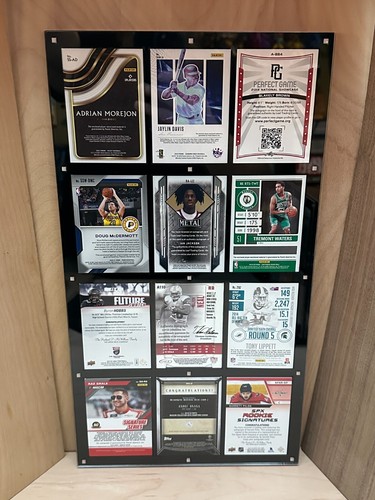 12 Card Hockey NHL Trading Card Heavy Duty Magnetic Holder Wall Display Case - Picture 2 of 5