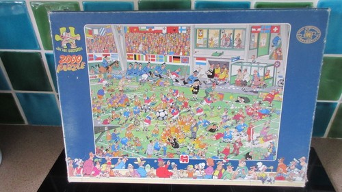 Jan van Haasteren 2000-teiliges Puzzle: Meisterschaft Fußball. Vollständig