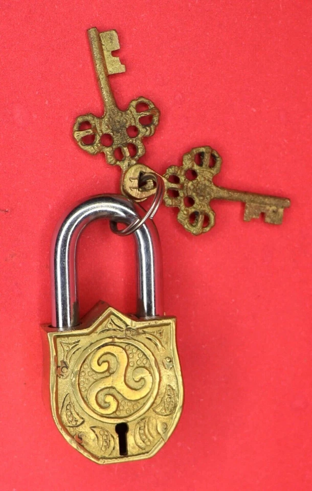 Candado de latón hecho a mano con cerradura de puerta estilo antiguo vintage de diseño único decoración del hogar Foto 2 de 4