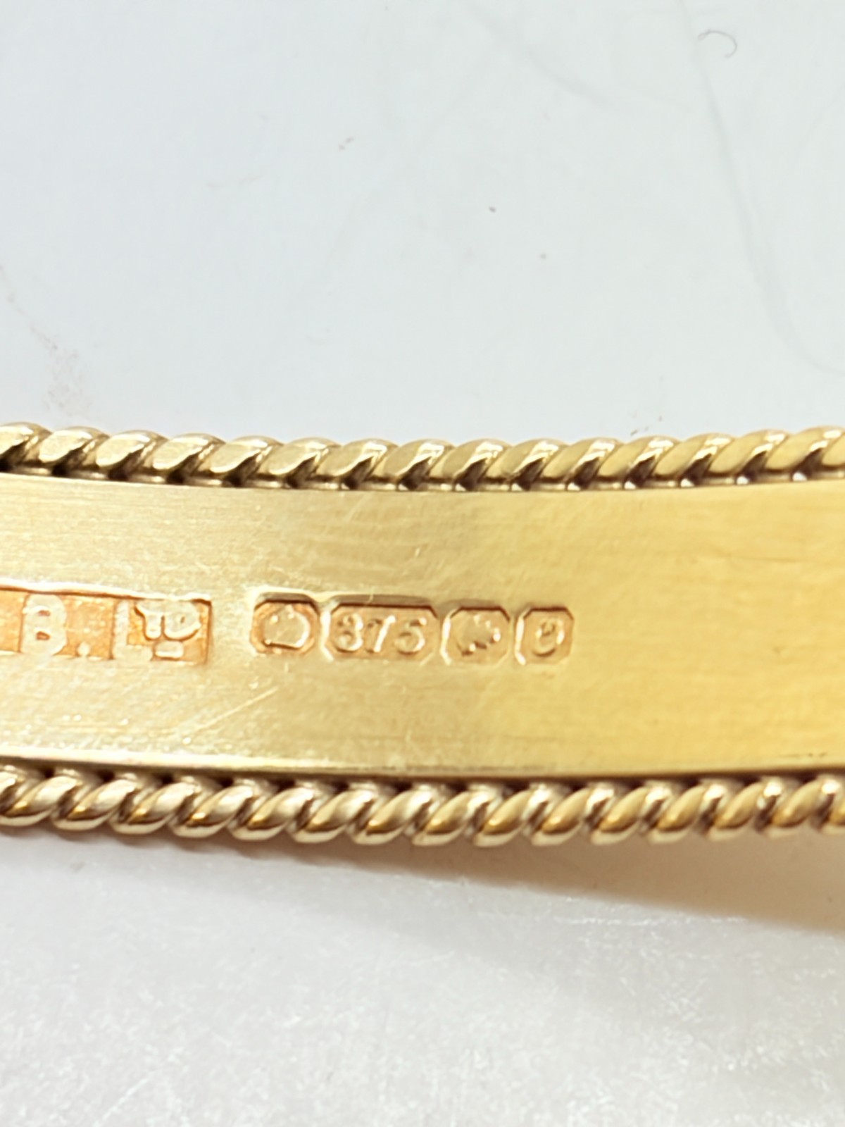 9ct Yellow Solid Gold Patterned Hinged Slave Bang… - image 12