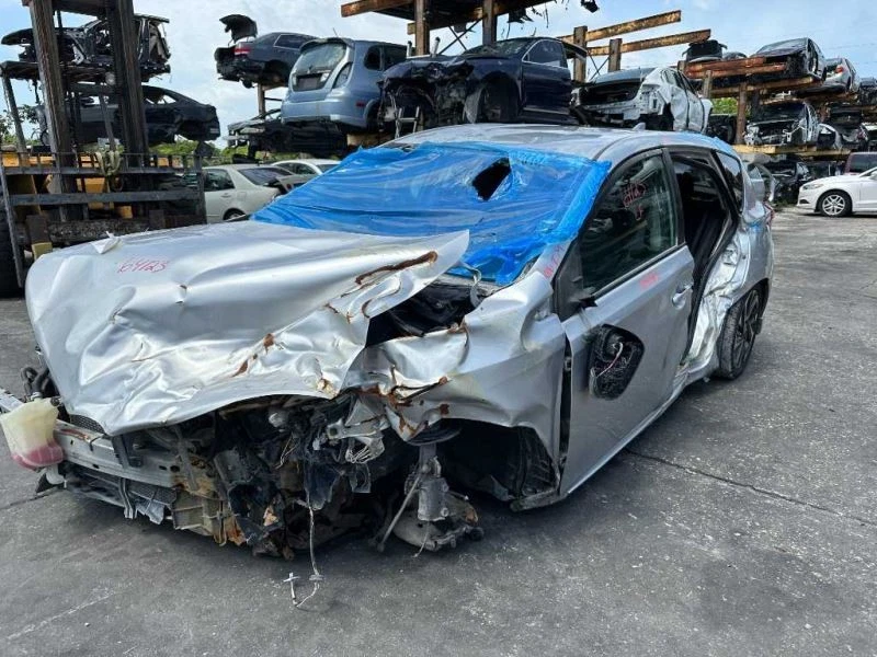 Fuel Filler Neck 2016 17 18 Scion IM Foto 2 de 4