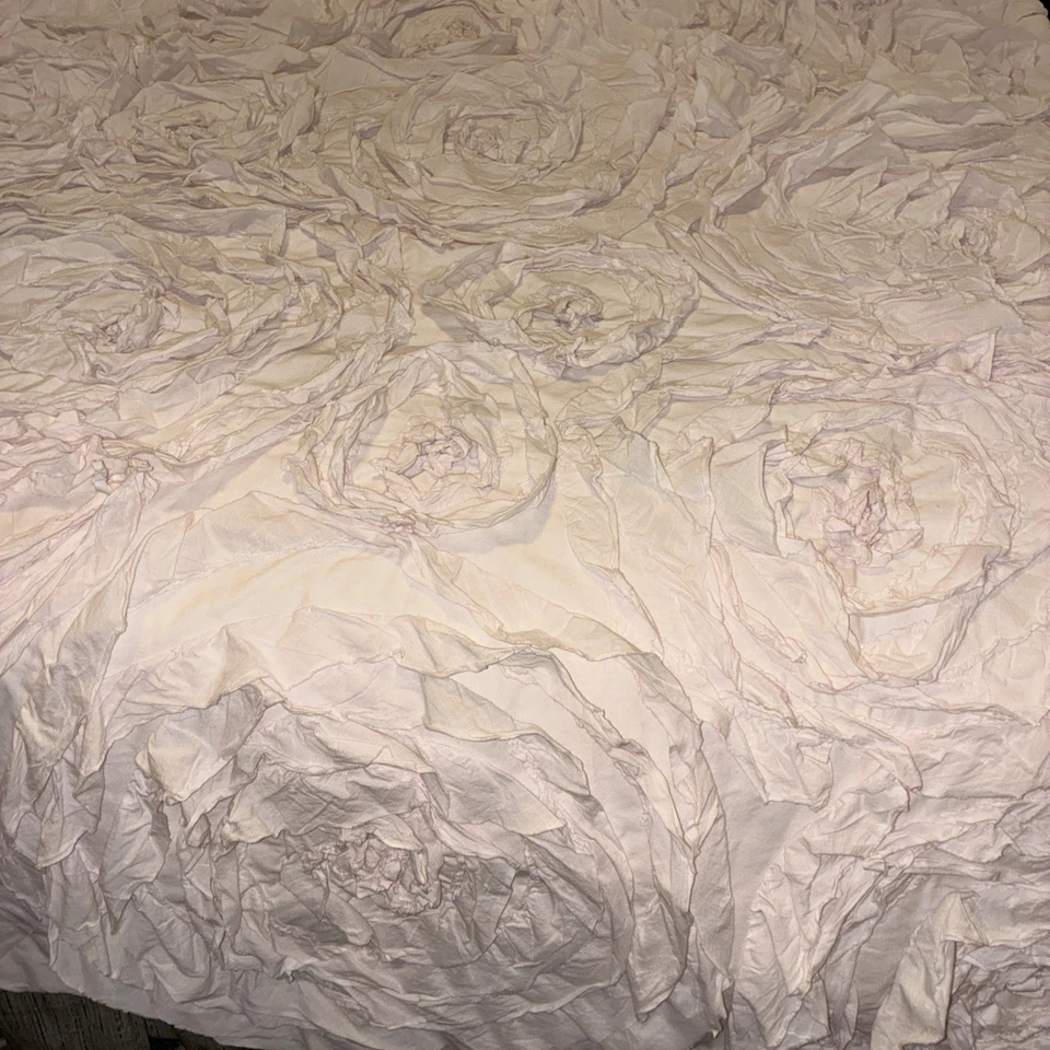 Pottery Barn Kids Monique Lhuillier Rosette Quilt Twin Blush - Image 4 of 4