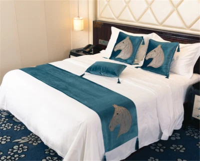 Samt Tischläufer Kissen Bettläufer Platzdeckchen Pferdekopf Strass Home Decor - Bild 1 von 4