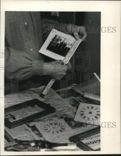 Press Photo Hazel Wilcox, Picture Frame Maker at Work - sya11835