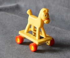 McDonalds Miniatur Spielzeug - Pferd auf R&auml;dern 1986