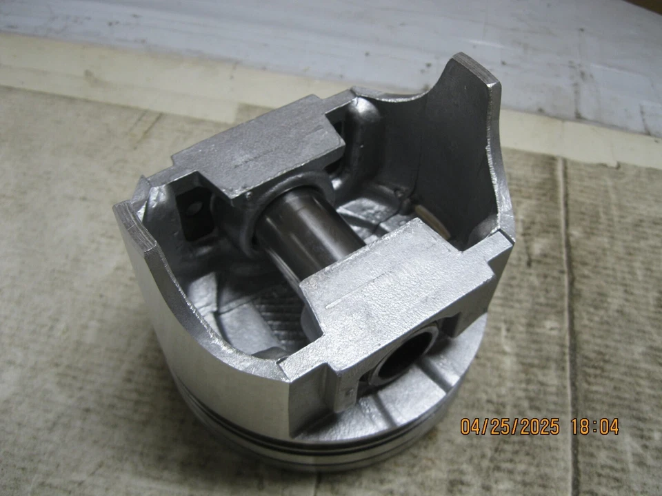 8 Clevite TC-1856.040 9-1143.040 Pistons - Image 3 of 4