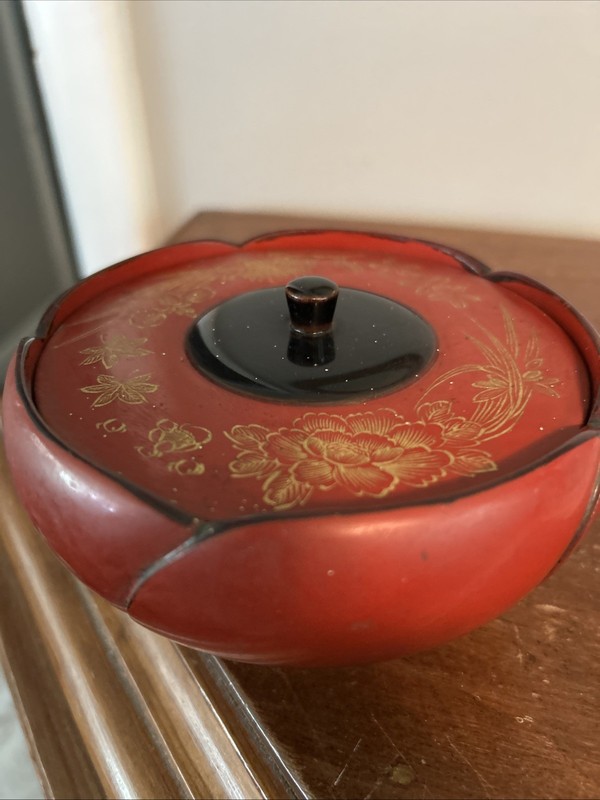 Okinawa Benibo Lacquerware Lidded Trinket Box Tea Caddy Red Black Gold Flower