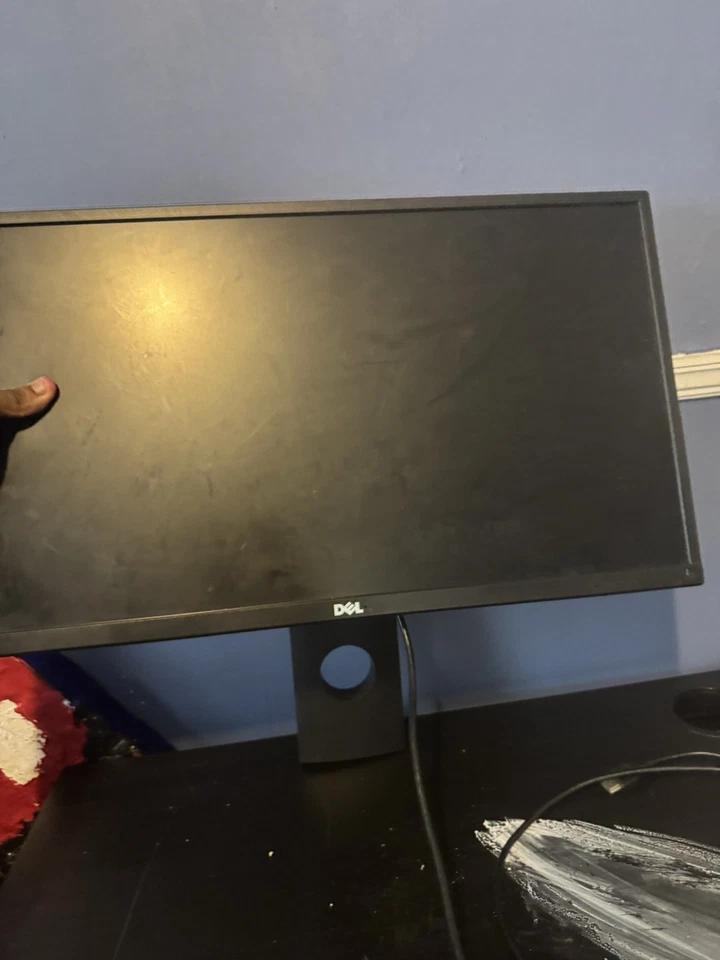 Monitor Dell con cable HDMI Foto 3 de 4