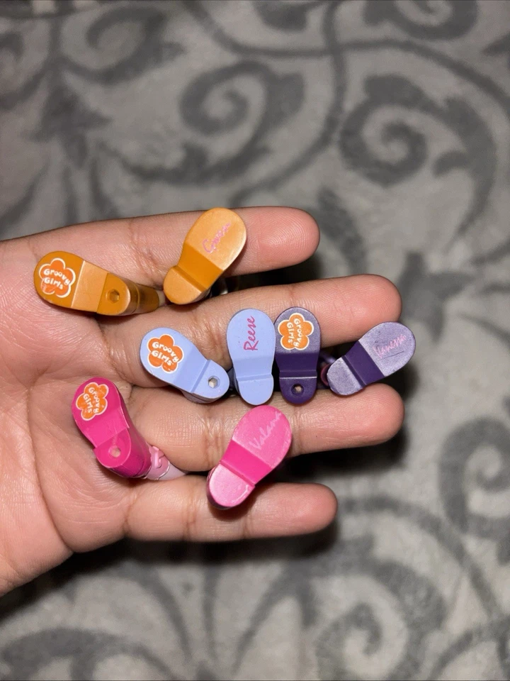 8 Mini figuras flexibles Groovy Dolls con accesorios Foto 3 de 4