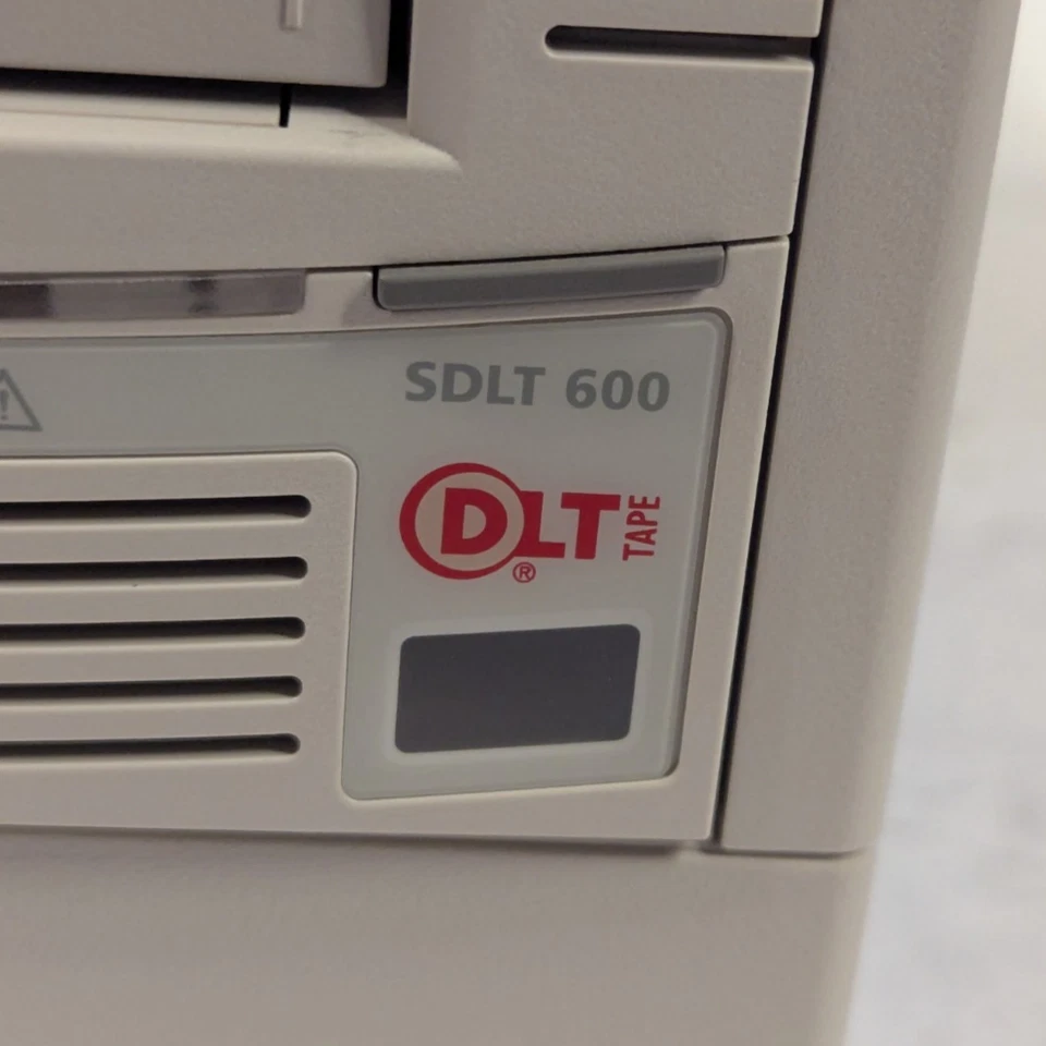 Quantum SDLT 600 External Tape Drive TR-S34BX-YF LVD - Image 2 of 4