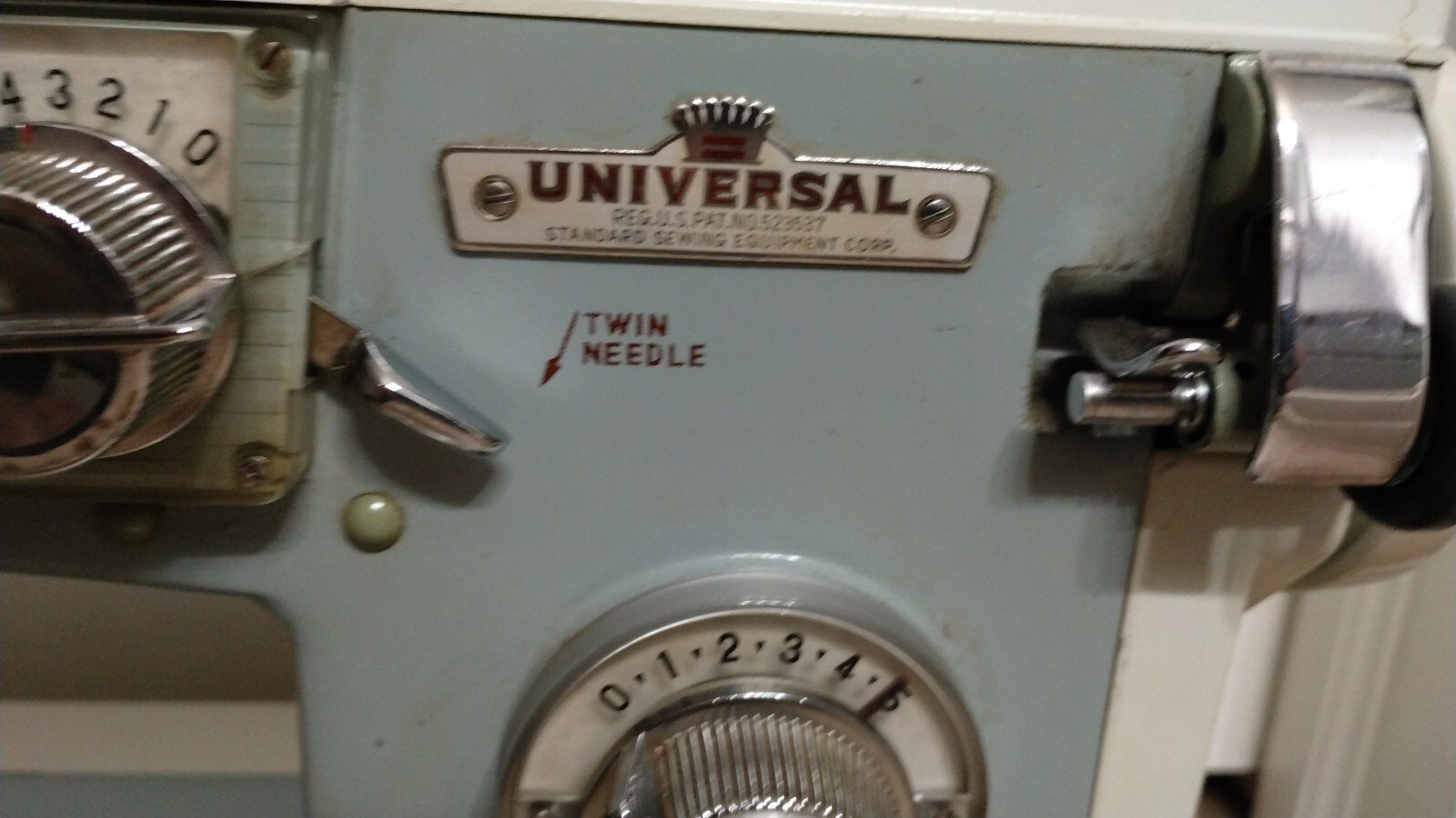 Vintage Turquoise & Cream Universal sewing machine Model KABM with