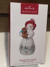NIB 2022 Hallmark Christmas Ornament SNOWTOP LODGE Snowman Special Edition Dog