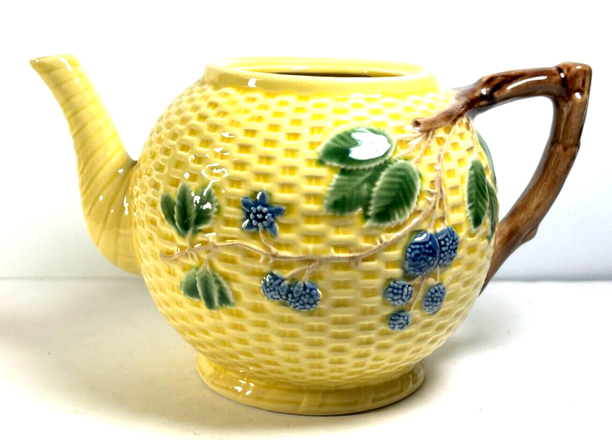 Tiffany & Co Portugal Majolica Blackberries Yellow Basket Weave