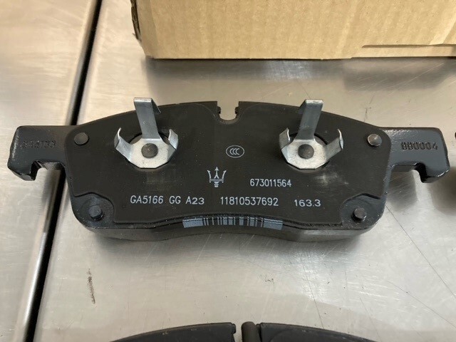 MASERATI LEVANTE ORIGINAL EQUIPMENT FRONT BRAKE PAD KIT #673011564