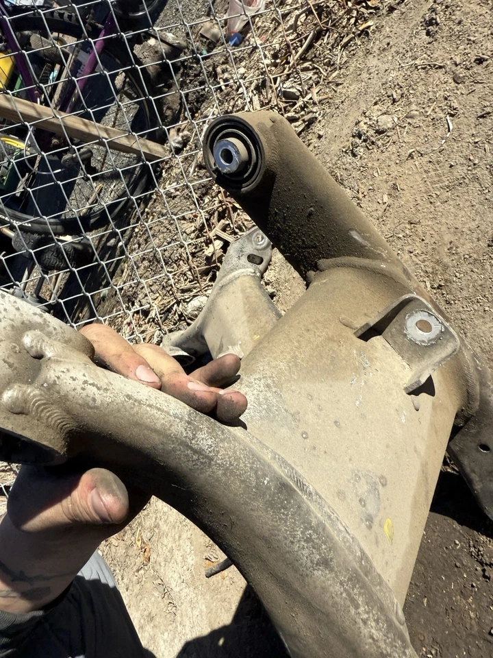 Braço de controle inferior traseiro BMW E39 L+R – OEM – 1997-2003 525i 528i 530i 540i - Imagem 2 de 4