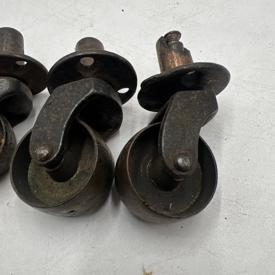 古董脚轮 19 世纪黄铜和铁制家具脚轮组! — 第 4/4 张图片