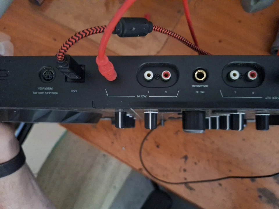 Hercules Impulse 500 DJ Controller Schwarz, Ausklappbare Standfüße, LED - Bild 2 von 4