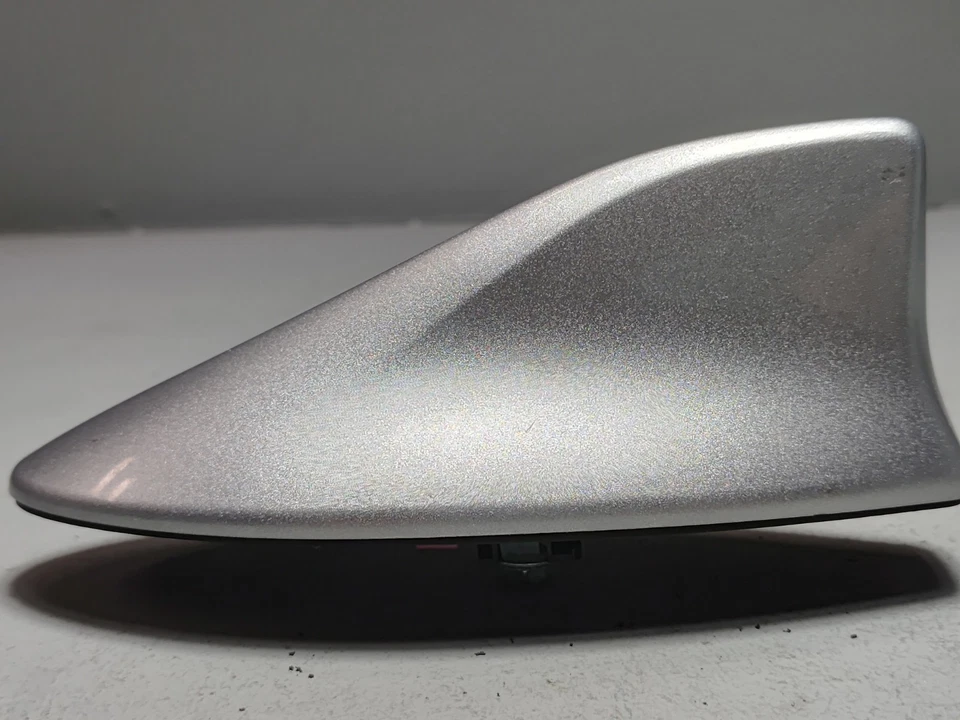 Toyota Camry 2020-2024 2,5 L techo trasero aleta de tiburón antena plateada *1J9* OEM Foto 4 de 4