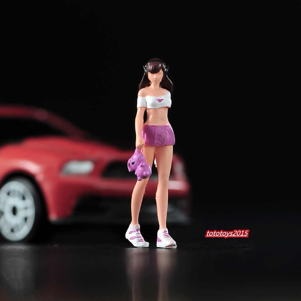 1/43 Scale Street Skirt Girl Miniature Figure for Car Model Scenes