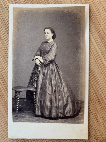 Portrait de femme, Albi, vers 1860. | Institut du Grenat