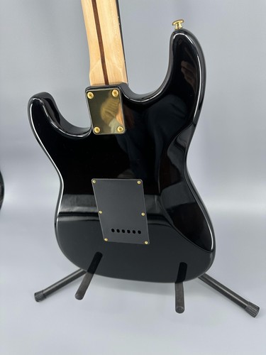 Corpo Solido Nero ST Chitarra Elettrica Corpo Basso Nero Battipenna Parte Oro - Foto 14 di 16