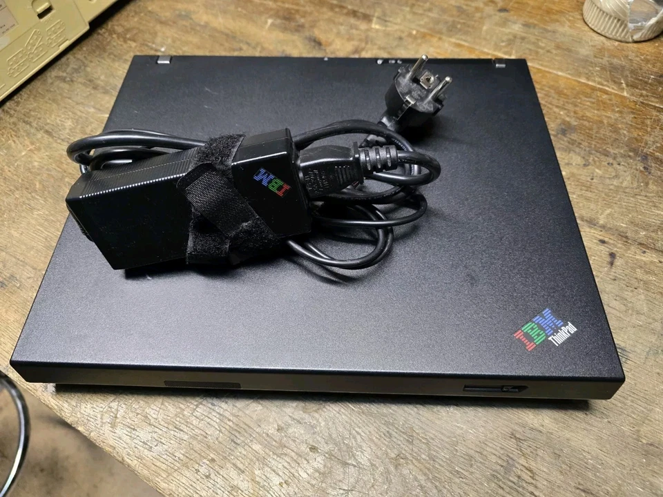 IBM ThinkPad Laptop Computer XP Professional, Typ: 1858 - Bild 3 von 4