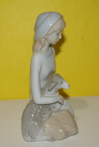 Vintage Girl Holding Lamb Porcelain Figurine Made in Japan Lladro Look - Picture 2 of 4