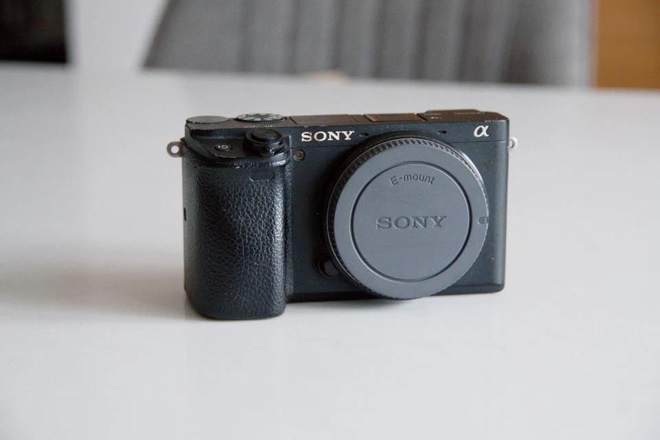 Sony Alpha 6400, photo 2 of 5