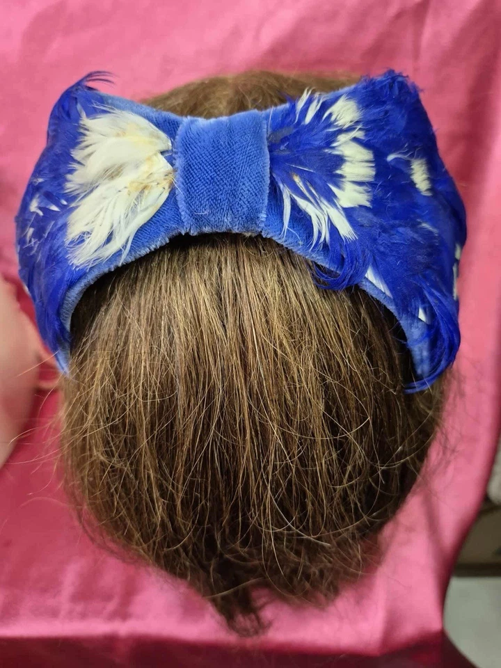 Sombreros vintage - diadema de piel azul, boina de fieltro de piel beige y sombrero pastillero de seda Foto 4 de 4