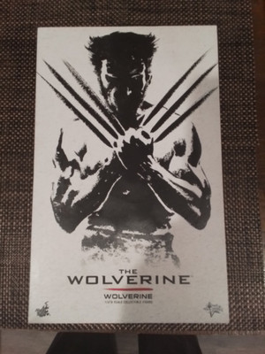 Hot Toys - X-MEN ''The Wolverine''  1/6th Action Figure MMS220 SEALED 