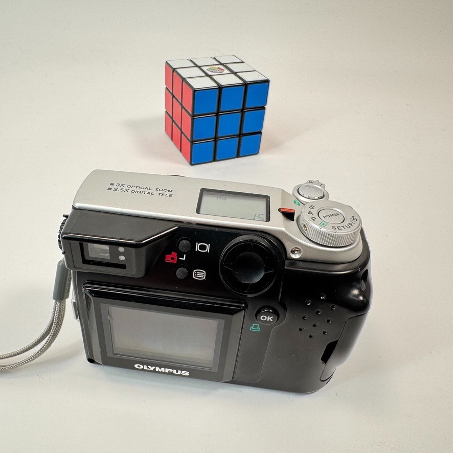 Olympus Camedia C-2000 Zoom 2.1MP Compact Digital Camera w/ 8MB SM