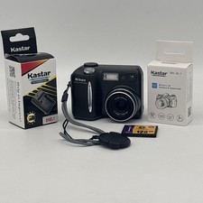 Nikon Coolpix 885 3.2MP Camera Bundle New battery/charger. Memory Card TESTED