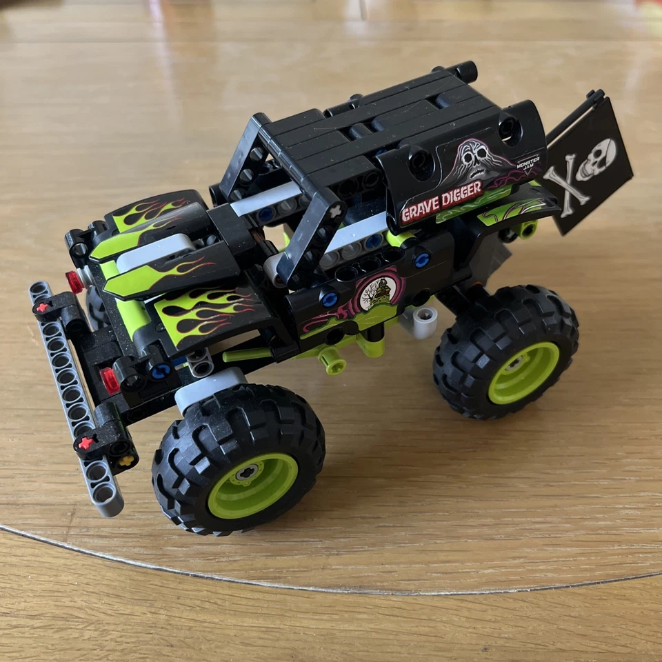 LEGO Technic 42118 Monster Jam Grave Digger, photo 2 of 4