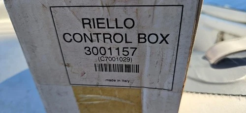 BRAND NEW OLD STOCK REILLO BURNER CONTROL 3001157 (C7001029) OIL BURNER